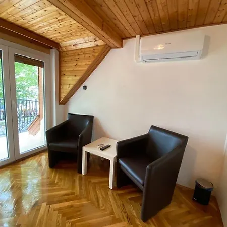 Apartment Petofi 24 *